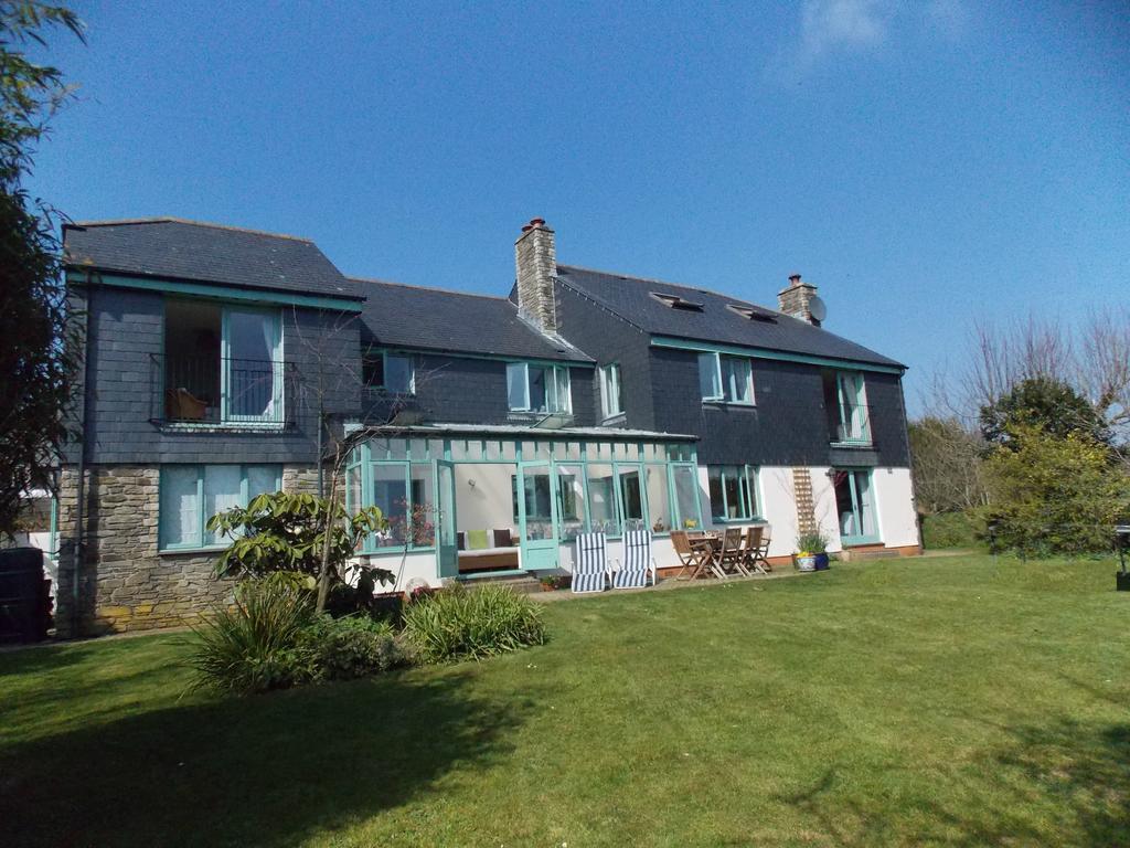 リスカード Trecarne House Bed & Breakfast エクステリア 写真